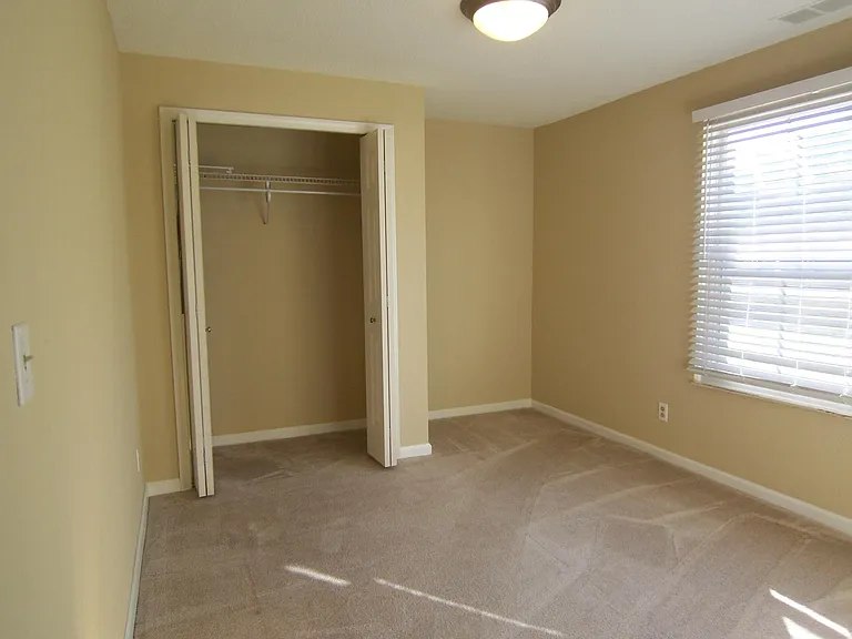 111 Fieldcrest St — Photo 7