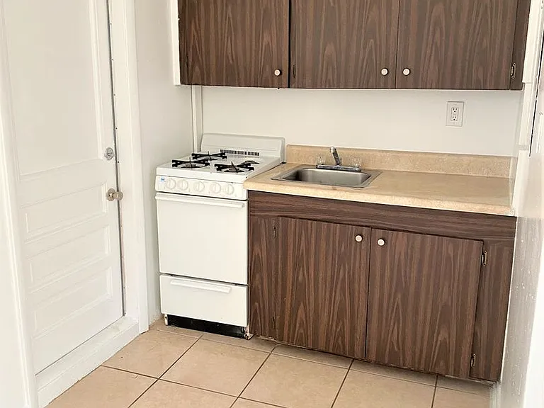 1556 Polk St — Photo 6
