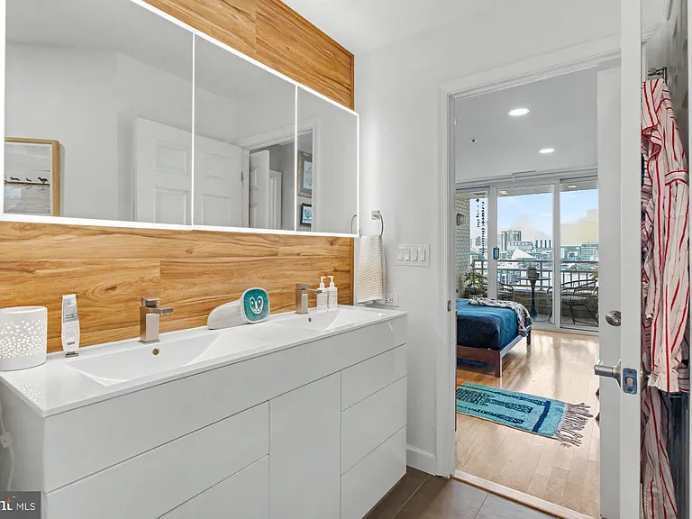 100 Harborview Dr #1001 — Photo 34