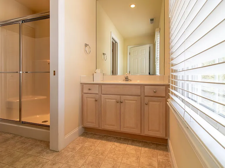 10 Wellington Pl — Photo 30