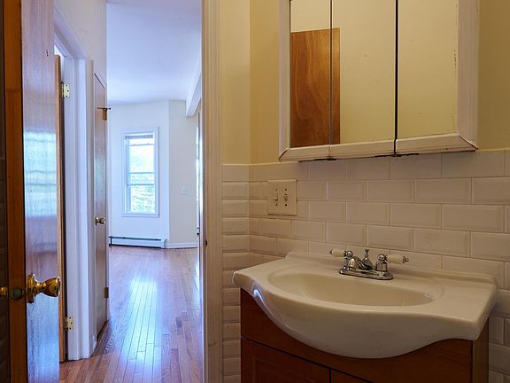 4th image of 40 North St #3