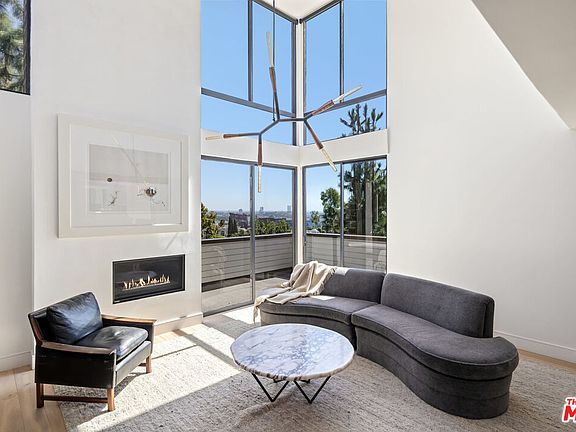 2nd image of 1033 Carol Dr #Penthouse 3