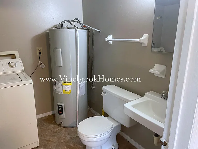 8259 Mount Carmel St — Photo 7