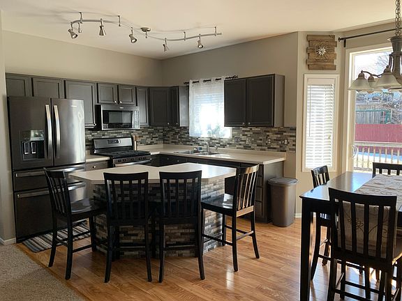 Fully Furnished and Newly Remodeled Kitchen