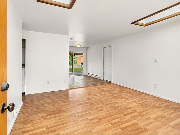 4th image of 2204 141st Pl NE
