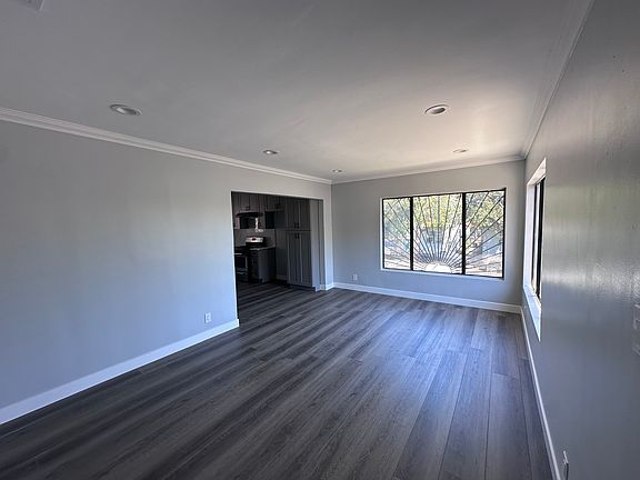 4th image of 211 N Grand Ave