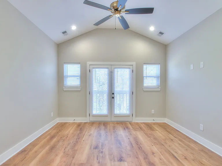 921 Spain Ave — Photo 20