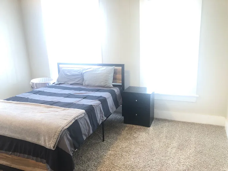 1002 N Center St — Photo 6