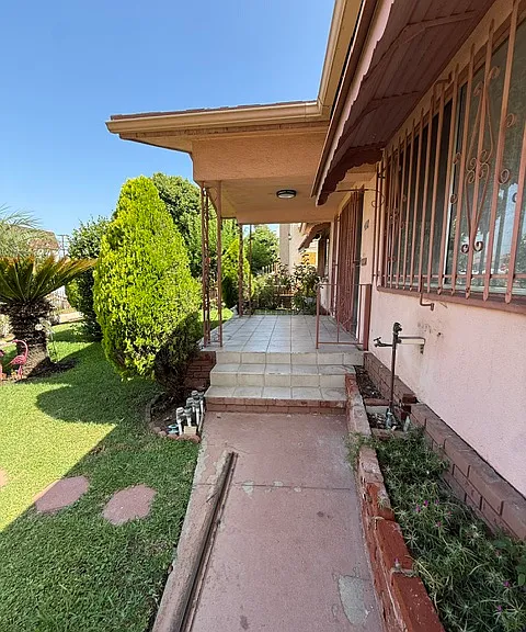 410 Fischer St — Photo 4