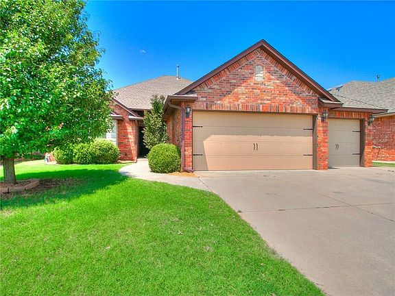 5th image of 605 Shamrock Cir