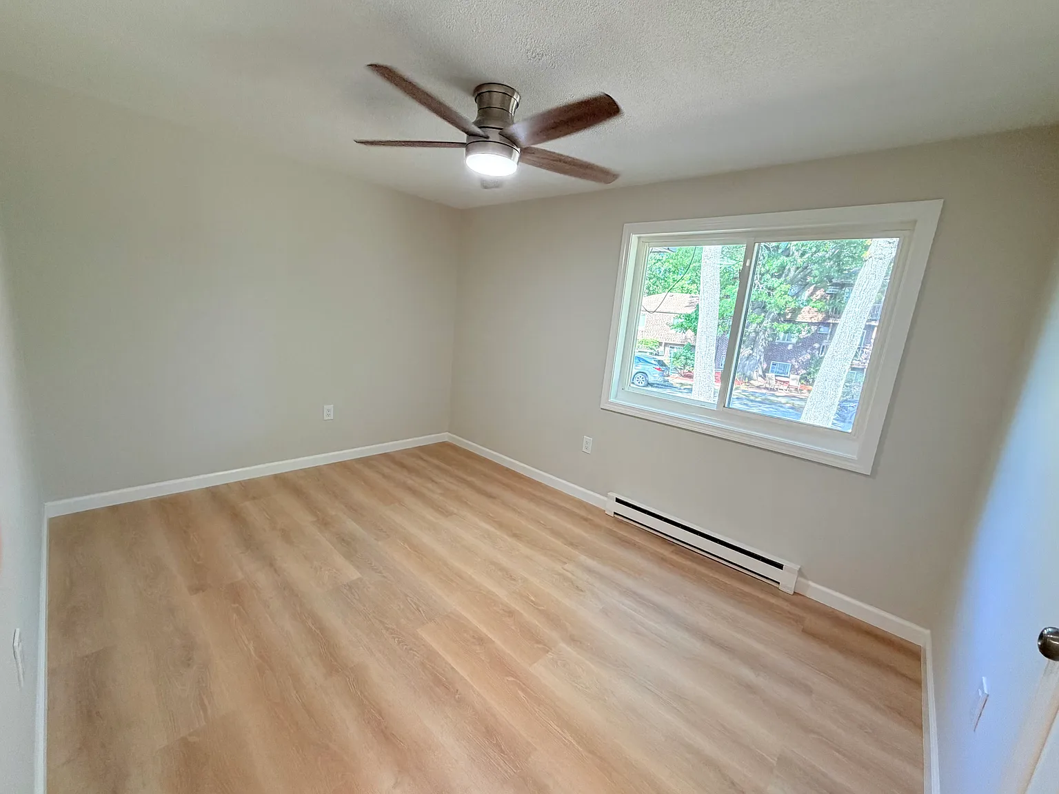 2 bed, 725 sqft, $2,300 — Photo 3
