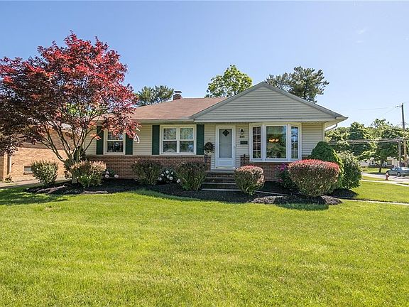 2nd image of 899 McKinley Ave