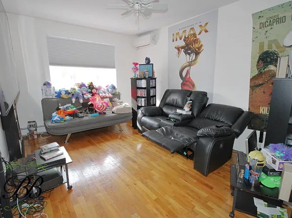 2070 Pearson Street image 23 of 36