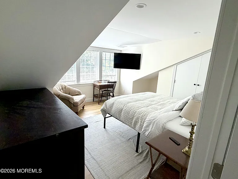 802 7th Ave — Photo 9