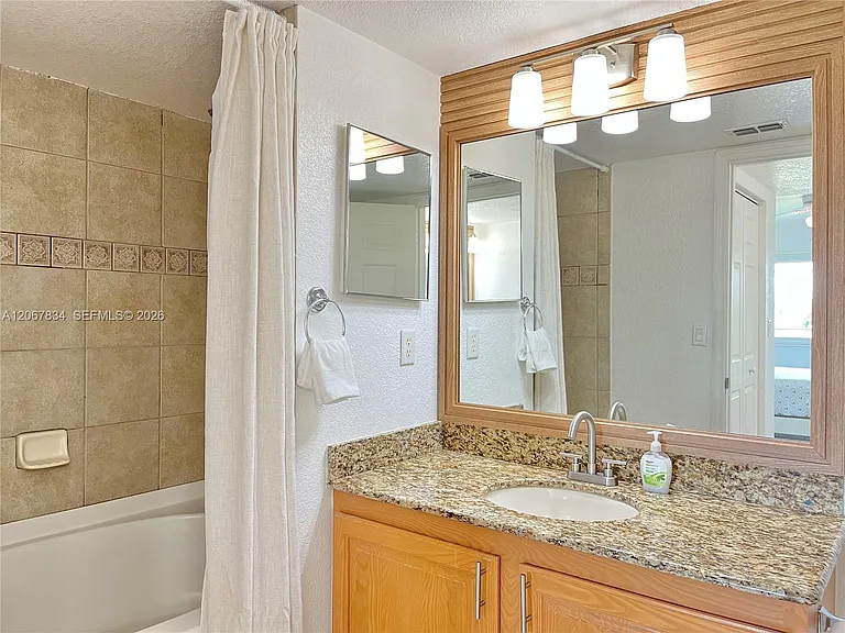 221 Palm Dr #306 — Photo 10
