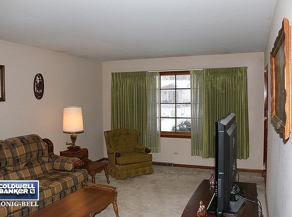 3rd image of 512 Shorewood Dr