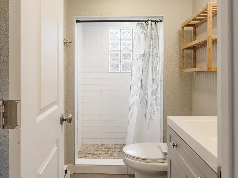 2224 Kenton St — Photo 16