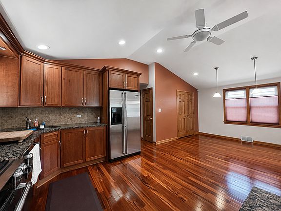 5th image of 10206 S Fairfield Ave