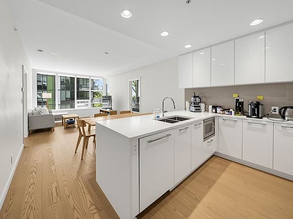 5th image of 3533 Ross Dr #408