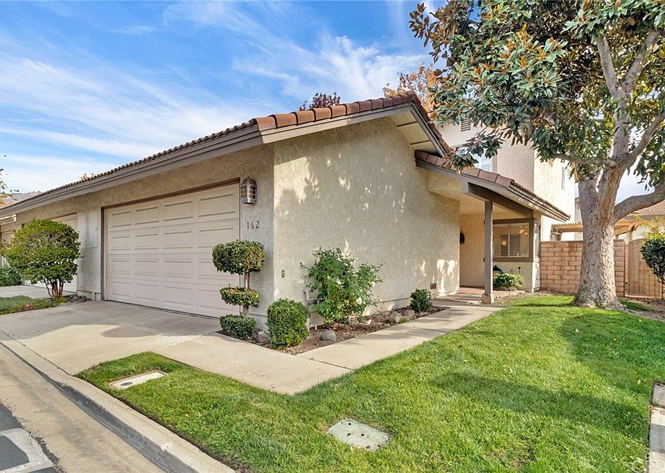 1st image of 162 Oak Forest Cir