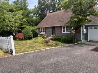 61 W Shore Dr, Patchogue, NY 11772