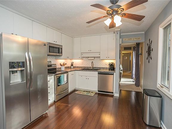 3rd image of 6140 Oakwood Cir