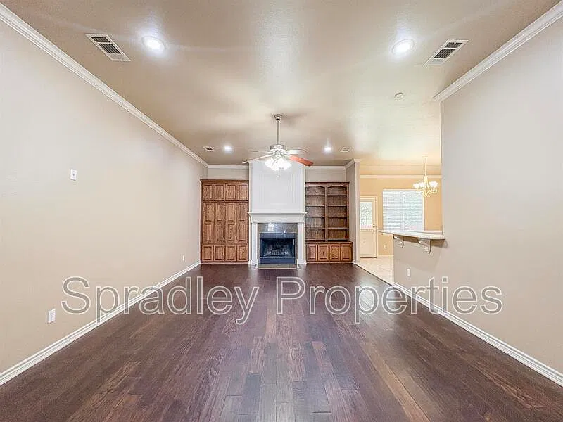 Saddle Creek — Photo 3