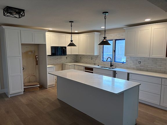 4th image of 305 N 2nd St