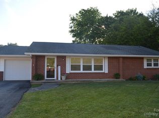 9 Swiss Ave, Burnsville, NC 28714