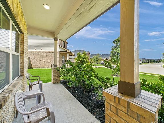 3rd image of 727 Longstreet Dr