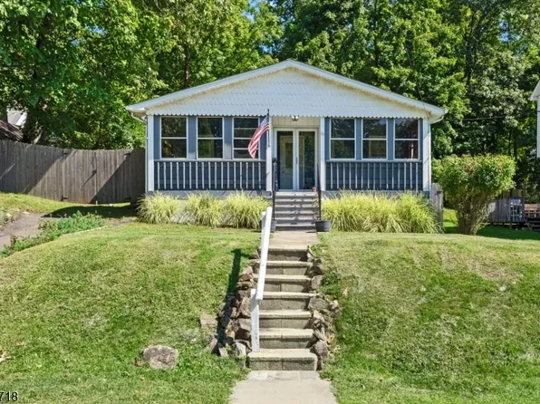 15 Hopatchung Rd, Hopatcong Boro, NJ 07843