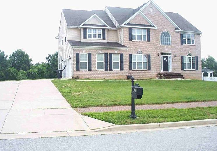 1st image of 305 Lismore Dr