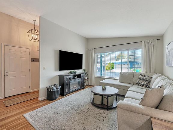 4th image of 1549 garfield Court