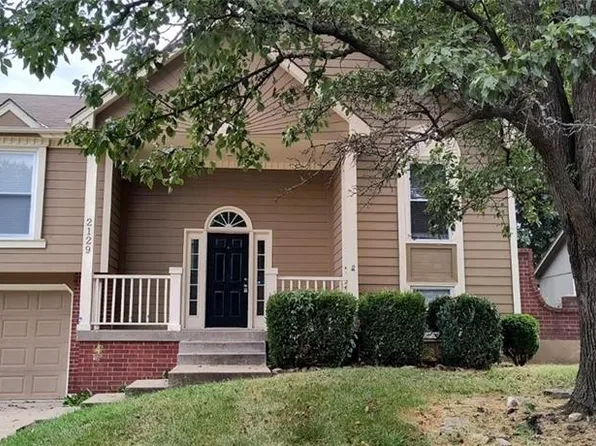 2129 Sunset Cir, Pleasant Hill, MO 64080