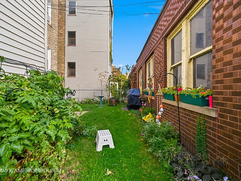 2045 W Farragut Ave #3 — Photo 12