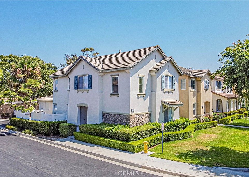 1st image of 215 Kensington Park