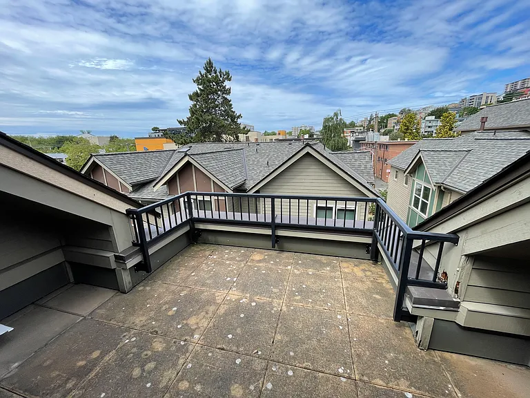 718C Nob Hill Ave N #C — Photo 9