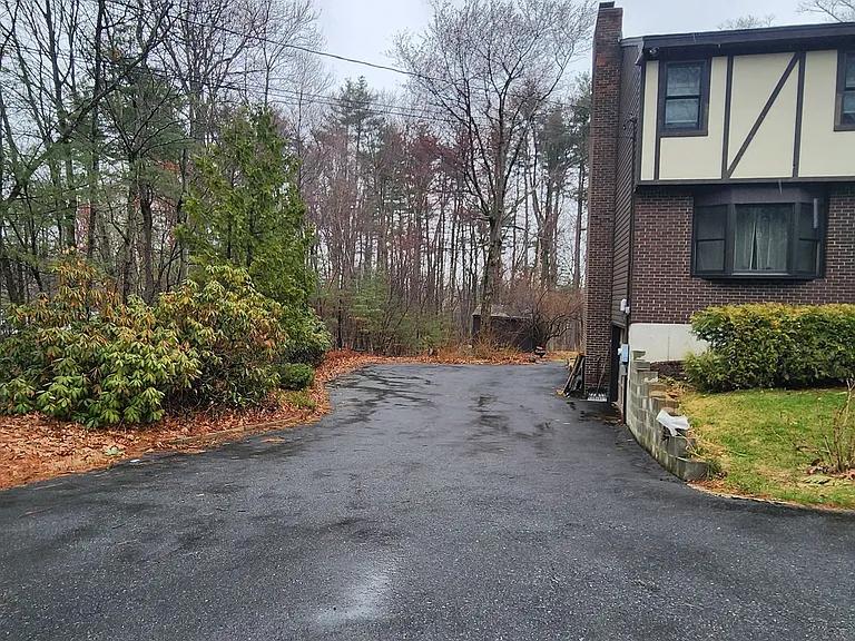 62 Hovey Rd — Photo 2