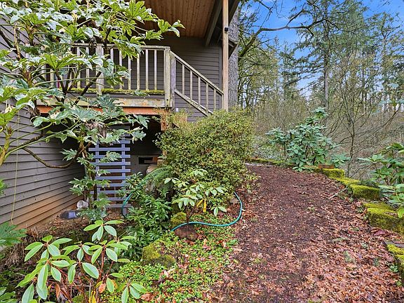 2nd image of 16240 SE Maple Hill Ln