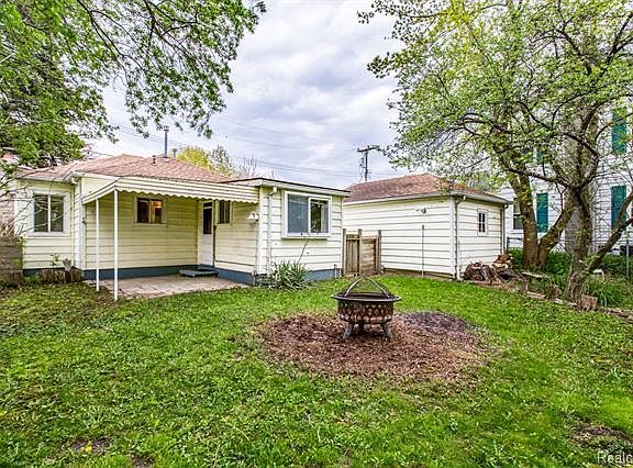 2nd image of 3583 Bayview Dr