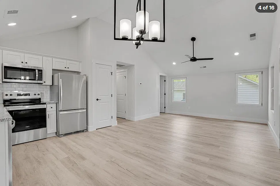 1128 Rosehill Drive - 1 — Photo 4