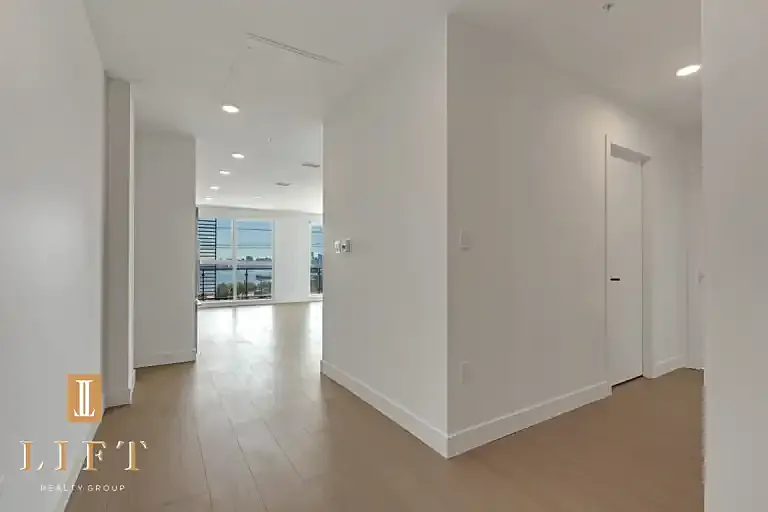 422 E 3rd St #401 — Photo 3