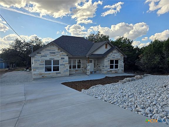 3rd image of 1064 Cypress Dr