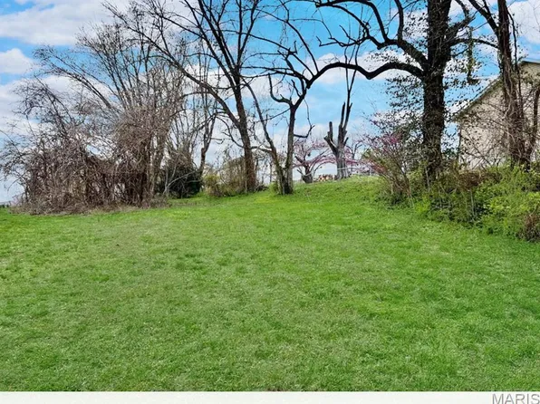 306 Vine St, New Haven, MO 63068