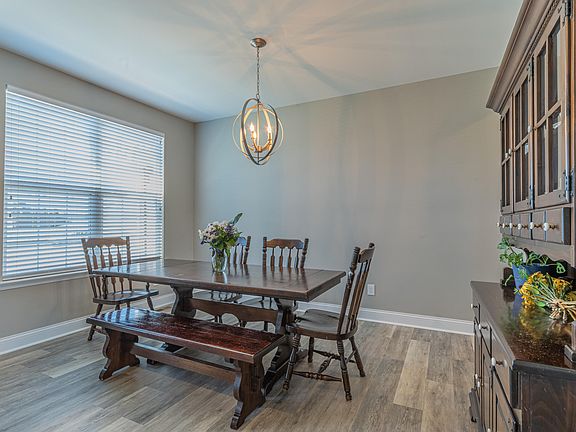 4th image of 1576 Summitcreek Ct