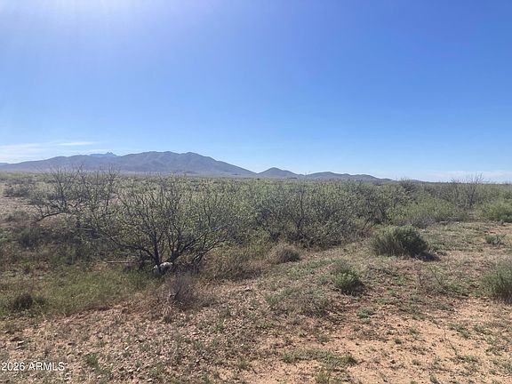 4th image of 324 N Unmarked Road #324