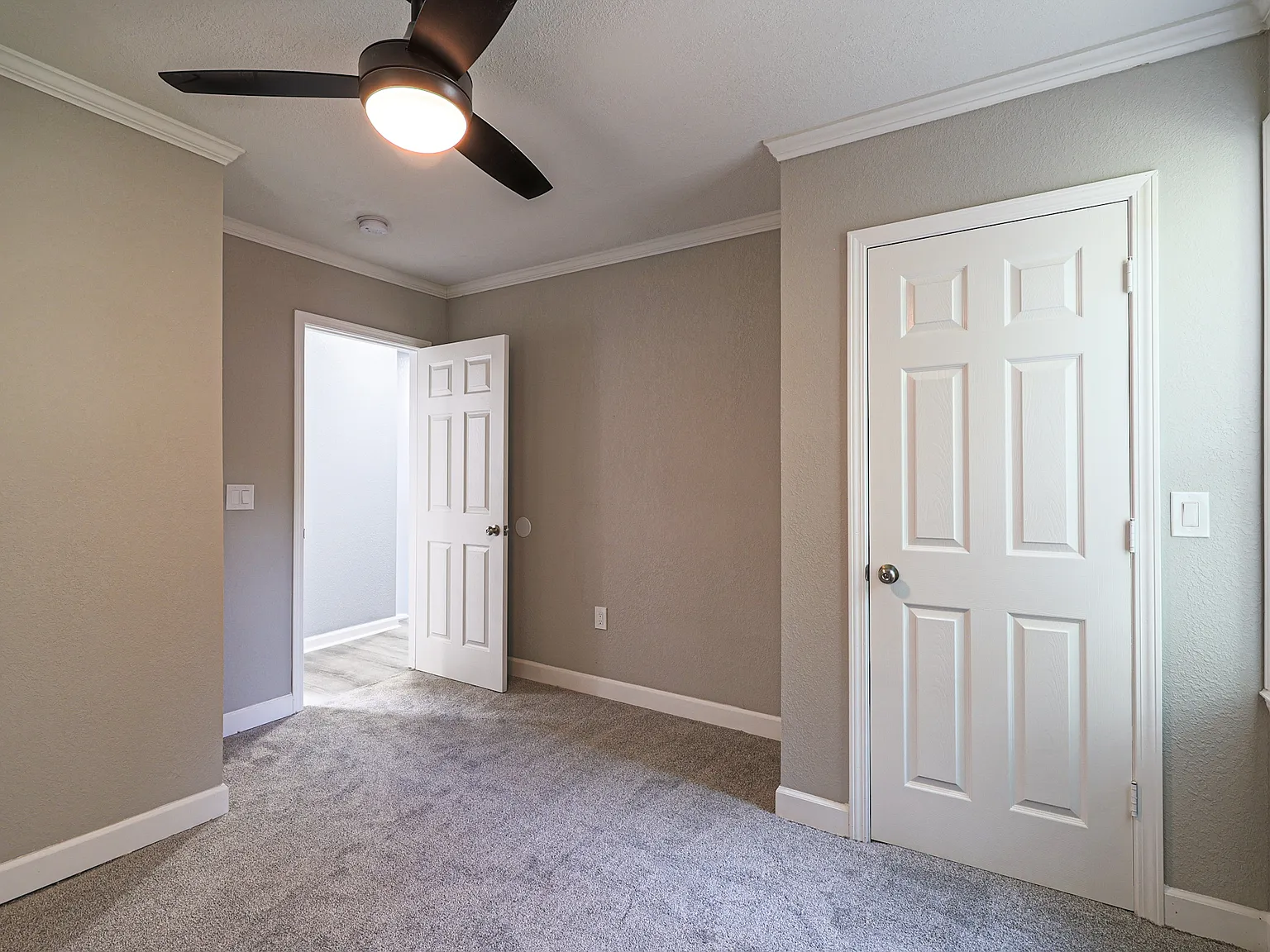 4 bed, 1867 sqft, $1,904 — Photo 2