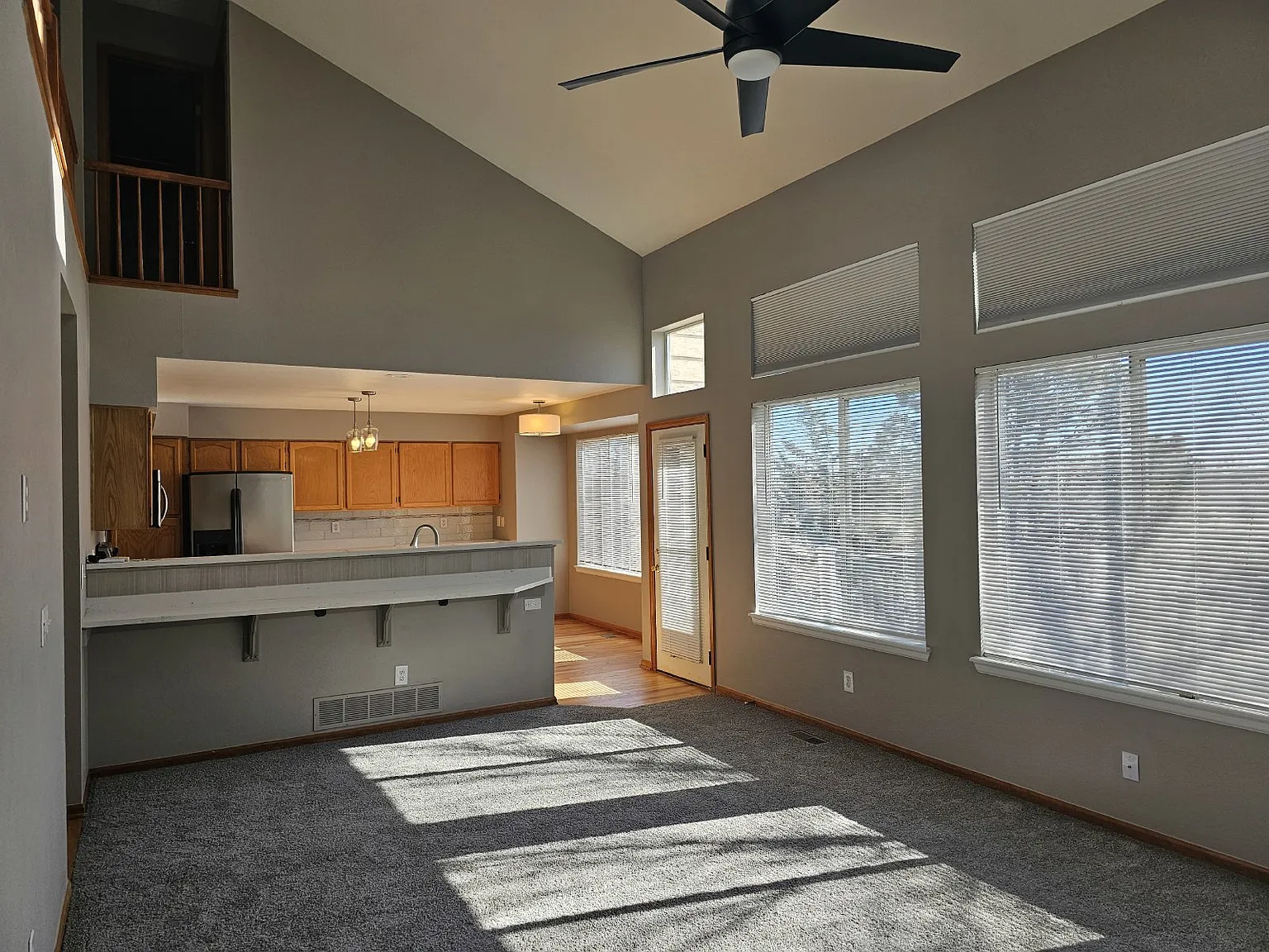 5 bed, 4.0 bath, 3439 sqft, $3,300 — Photo 4