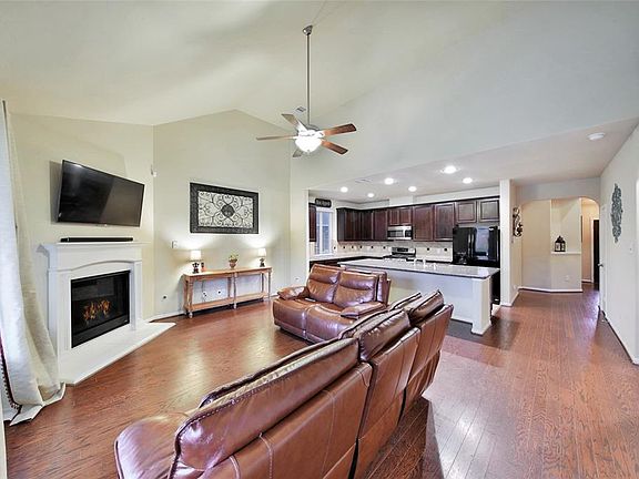 4th image of 21622 Royal Melbourne Ct