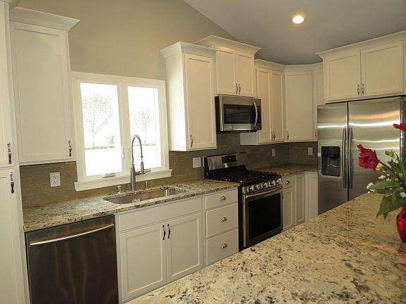 2nd image of 420 Lindenwood Dr